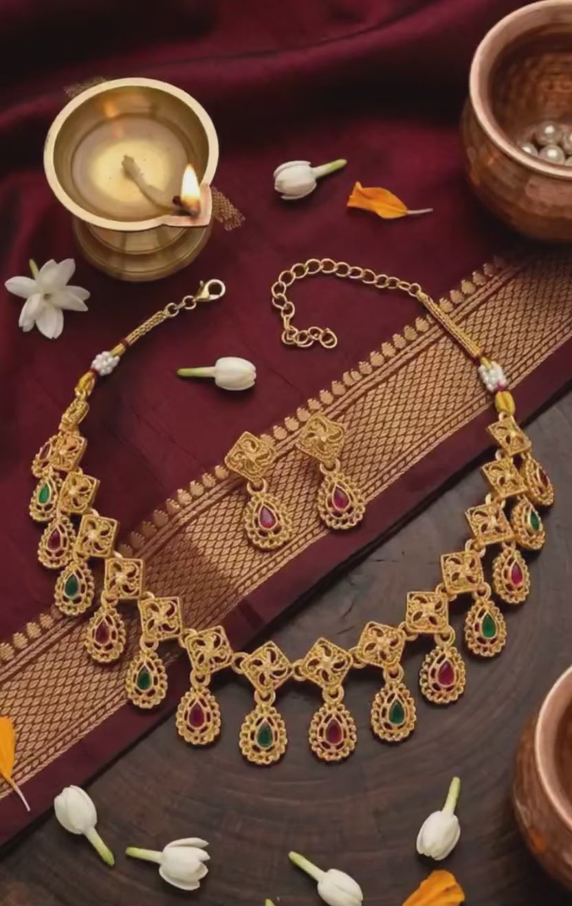 Elegant Geometric Kemp Drop Necklace Set